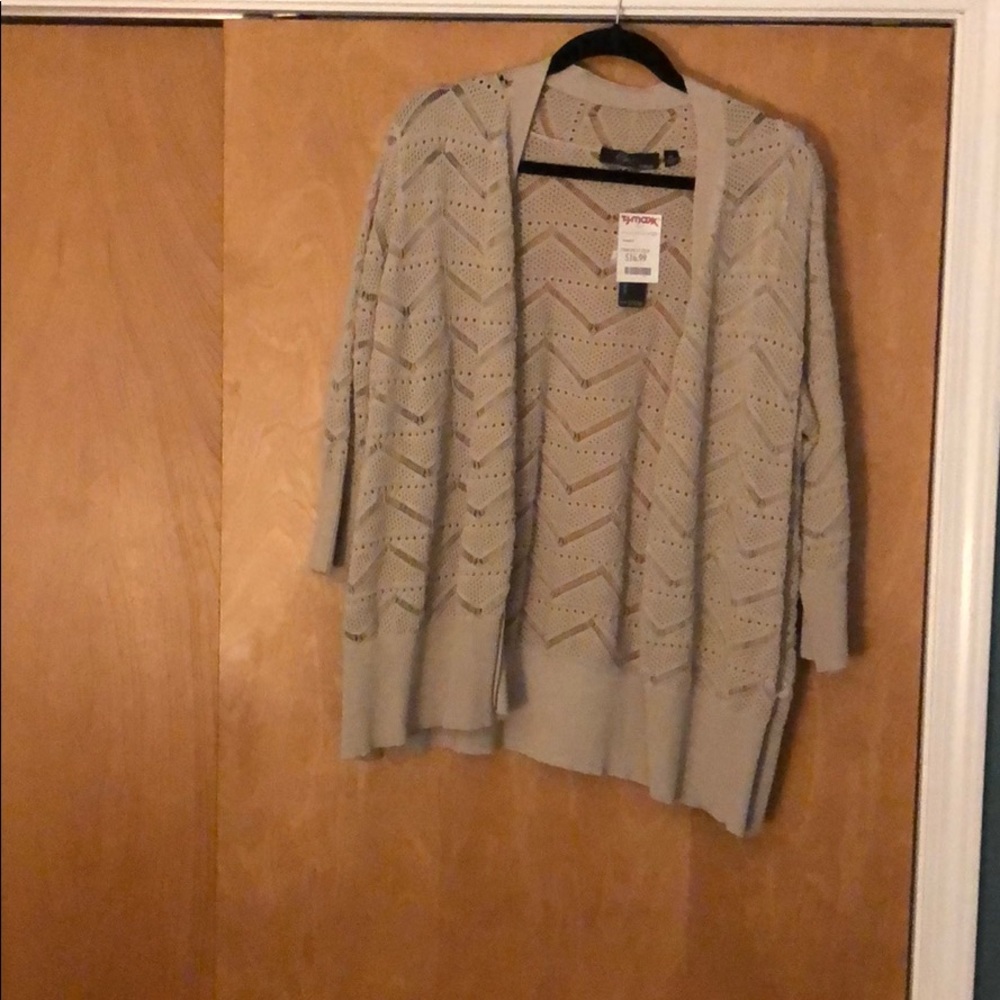 Airy and light sweater.